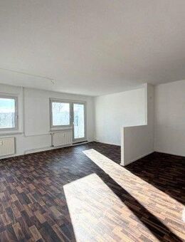 Achtung ! 1 Monat Kaltmiete sparen * 3 helle Zimmer mit Balkon ** - Plauen