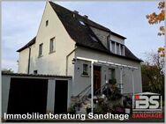 Charmante Altbauvilla/Zweifamilienhaus auf parkähnlichem Anwesen in Kitzingen - Kitzingen