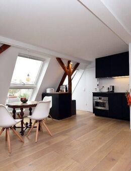 Atelierflair -möbliert - mit 30 m² Dachterrasse über den Dächern der Südstadt - Köln