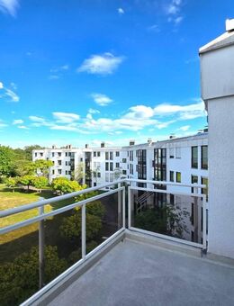 Schicke 2-Zimmer-Wohnung mit 2 Balkonen und Blick ins Grüne - München