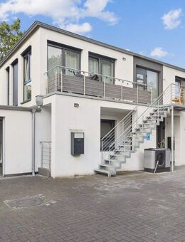 Neuwertig: Moderne DHH mit 2 WE, Garten, Garage u. 2. Stellplätzen - Neuss