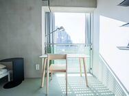 Neubau-Wohnung im Erstbezug: Wohnen auf zwei Ebenen mit viel Raum, Einbauküche und Terrasse - Berlin