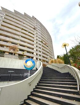 Hermann Immobilien: Wohnen in Top-Lage - 2-Zimmer-Apartment mit Loggia in Sachsenhausen-Süd - Frankfurt (Main)