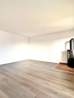 Großzügige 4,5 Zimmer Maisonette-Wohnung mit 140 qm, 2 Bädern und Kamin - Wangen