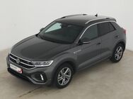 VW T-Roc, 1.0 TSI R-Line, Jahr 2023 - Wackersdorf