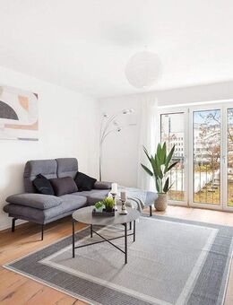 Neubau-Komfort mit zeitgemäßem Grundriss: Balkon, Tageslicht-Badezimmer, große Fenster - München