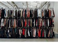 Kleidung, gebraucht und teilweise unbenutzt, privater Flohmarkt - Gelsenkirchen Scholven