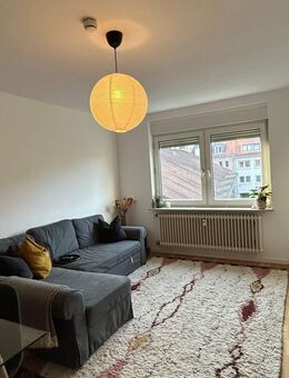 Nürnberg Lorenzer Altstadt: schöne 2-Zimmerwohnung mit Burgblick zu vermieten; Einbauküche + Parkettboden in 2024 neu; Aufzug vorhanden - Nürnberg