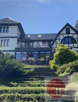 Ihr neuer Wohntraum am Röblinsee: Geschichtsträchtige, repräsentative Villa mit Seezugang - Fürstenberg (Havel)