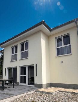 NEUER PREIS! Zwei Häuser - eine Chance: Modernes EFH plus Bungalow mit Ausbaupotenzial - Herbertingen