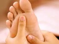 JUNI 2024 Gay Fuß Massage Deine Füße tragen dich durch dein ganzes Leben. Wann hast du das letzte Mal deinen Füßen etwas Gutes getan? - Kiel Mettenhof