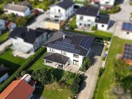 Charmantes Wohnhaus im Toskanastil mit Doppelgarage, Garten, überdachter Terrasse, Photovoltaikanlage, Luftwärmepumpe: Ihr Traumhaus in ruhiger Lage! - Deggendorf