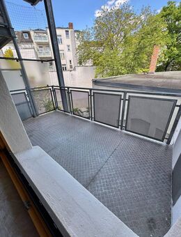 ==Günstige 3-Zimmer-Wohnung mit Balkon == - Gera