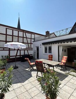 Historisches Fachwerk-Haus (Denkmalschutz) mit etabliertem Ladengeschäft und großzügiger Wohnetage - Lohr (Main)