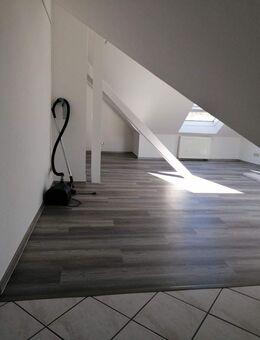 Sonnige Dachgeschosswohnung - eine Perle für Kreativköpfe - Tuttlingen