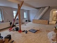 Komplett sanierte Dachgeschoß-Wohnung, 4 Zimmer Küche, Diele, Bad, Gäste-WC - Hürth