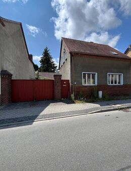 Attraktives Sanierungsobjekt: Charmantes Einfamilienhaus mit Garage, Nebengelass & großem Grundstück - Massen-Niederlausitz