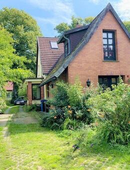 Viel Platz, viel Grün, viel Potenzial - Wassernah mit Altbestand auf parkähnlichem Grundstück - Ralswiek
