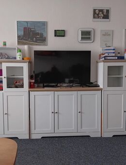 drei weiße Schränke - Berlin Neukölln