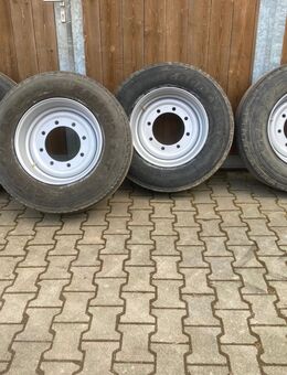 Rad 265 / 70 R 19.5 NEUER 6 oder 8 Loch Felge Kipper Holzwagen Kühlanhänger Tieflader - Schwindegg