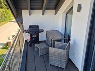 Zur Vermietung: Stilvolle 2,5 Raum-DG-Wohnung mit gehobener Innenausstattung mit Balkon und Einbauküche in Barwedel - Barwedel