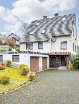 Gepflegtes Einfamilienhaus mit Doppelgarage sucht neuen Eigentümer! - Morsbach