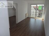 FÜR KAPITALANLEGER! - Vermietete kleine 2-R Wohnung mit sonnigem Balkon, MIT PKW-Einzelgarage! - Werdau