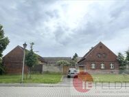Dreiseitenhof mit zusätzlicher Scheune und angrenzendem Grünland. - Sonnewalde