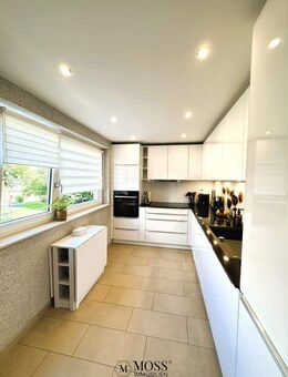 Stil trifft Komfort - luxuriös sanierte 3,5-Zimmer-Wohnung mit Sonnenbalkon und TG-Stellplatz! - Bietigheim-Bissingen