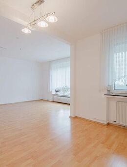 Werthaltige Hochparterre-Wohnung mit Loggia und Garage - Bremen