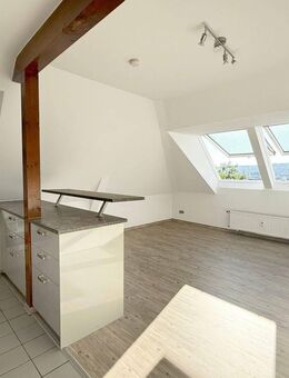 3-Zimmer-DG-Wohnung mit Panoramablick und PKW-Stellplatz in bester Citylage - Stuttgart