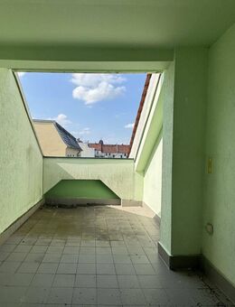 Unrenovierte Dachgeschosswohnung mit 5 Zimmern und Terrasse - Görlitz