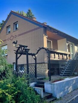 Gepflegtes Wohnhaus mit Wintergarten und 2 Garagen in Unterneurode - Philippsthal (Werra)