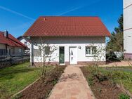 Exklusives Einfamilienhaus mit Charme und Modernität auf gepflegtem Grundstück mit 2 Stellplätzen - Berlin