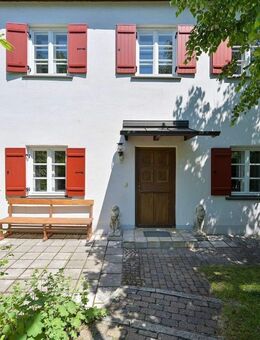 Historische und liebevoll restaurierte Doppelhaushälfte in München-Solln - München