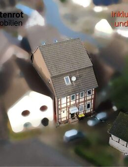 Freistehendes Fachwerkhaus (ca. 170 m²) - ideal als Mehrgenerationen-Domizil - Eschershausen