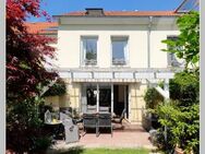 Großzügige Zimmer, ein liebevoll gestalteter Garten und Stadtbahnnähe: Reihenhaus in Aldingen - Remseck (Neckar)