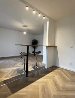 Hochparterre: Modernisierte 3-Zimmerwohnung nah dem Osterdeich mit Balkon & Garagenmöglichkeit - Bremen