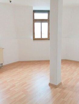 !! 2-Zimmer-Dachgeschosswohnung mit Aufzug und Laminat, Nähe Hauptnahnhof !! - Chemnitz