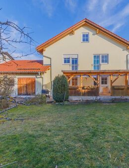 Großzügiges Wohnhaus mit Doppelgarage, Garten und PV-Anlage in Sandersdorf - Altmannstein