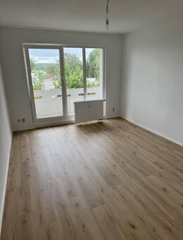 Neu sanierte 4 - R - Wohnung mit Balkon in Münchenbernsdorf zu vermieten! - Münchenbernsdorf