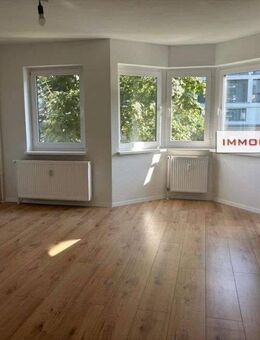 IMMOBERLIN.DE - Sehr adrette Wohnung mit Südloggia & Lift nahe Schillerkiez & Tempelhofer Feld - Berlin