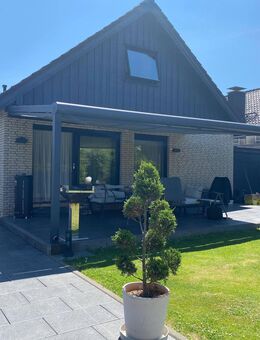 Freistehendes Einfamilienhaus mit Einliegerwohnung und Pool im Garten - Meckenheim
