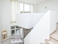 Imposante Maisonette-Wohnung mit Haus-im-Haus-Charakter, 4 Balkonen, Doppelcarport und Sauna! - Groß Grönau