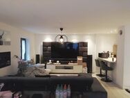 Wohlfühloase! Traumhafte 2,5-Zi-Maisonette mit offenem Wohnraumkonzept, Balkon, EBK und Stellplatz! - Cadolzburg