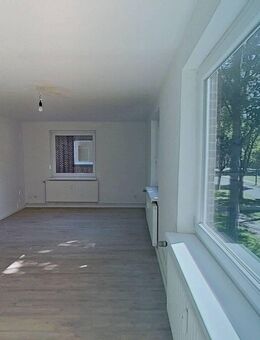 MODERNE und HELLE 2-Zimmer-Wohnung mit saniertem Tageslichtbad - Nordenham