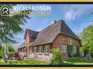 Reetdachhaus mit viel Charme auf einem idyllisch und ruhig gelegenen Grundstück - Klanxbüll