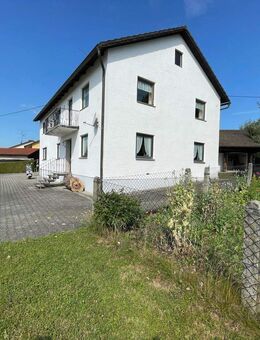 Zweifamilienwohnhaus mit 3 Garagen etc. / 962 m² Grundstück in Grünbach bei Erding (Renovierungsbedarf!) - Erding