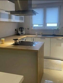 Top Kapitalanlage oder Eigenbedarf - neu renoviert - Einbauküche - ELW - schöner Garten - Stuttgart