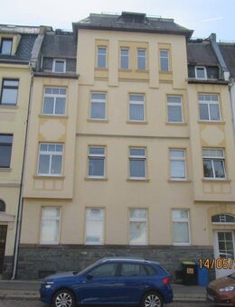**attraktive 3-Raum DG-Wohnung mit großem Balkon** - Crimmitschau